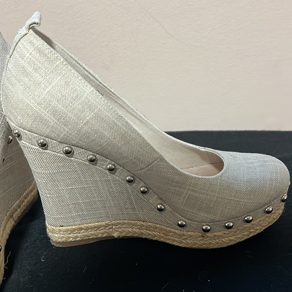 Aldo Gray Wedges with Studded Detail - Picture 3 of 11